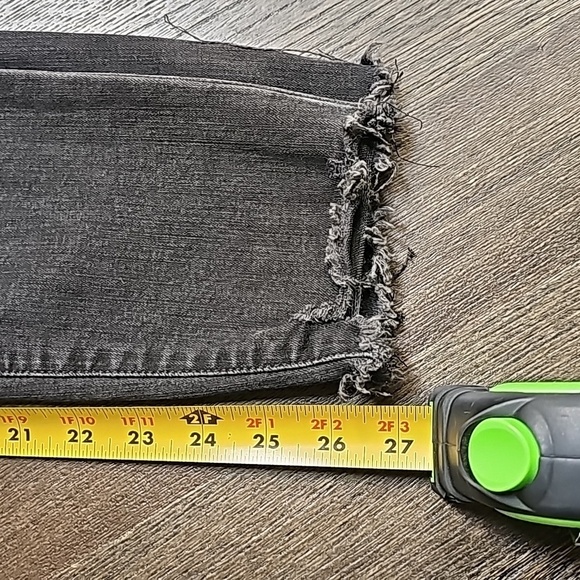 MADEWELL 9" Button Front Mid Rise Skinny Jean Through Edition Chewed Hem Size 25 - Picture 15 of 16